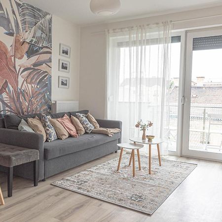 Dob36 Apartment With Free Private Parking And Balcony Будапеща Екстериор снимка