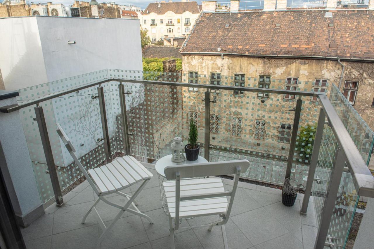 Dob36 Apartment With Free Private Parking And Balcony Будапеща Екстериор снимка