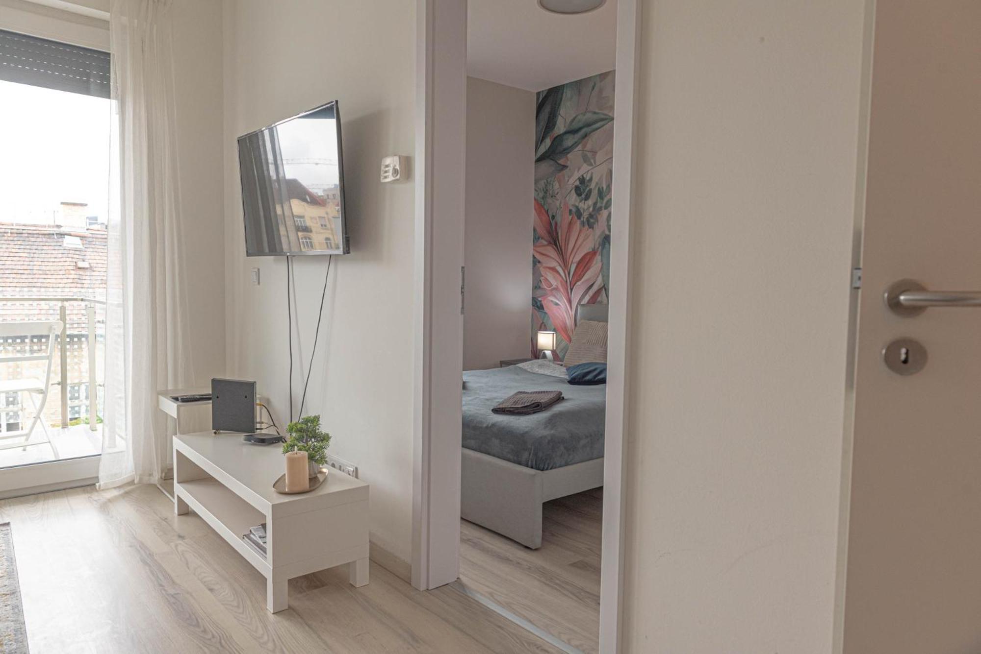 Dob36 Apartment With Free Private Parking And Balcony Будапеща Екстериор снимка