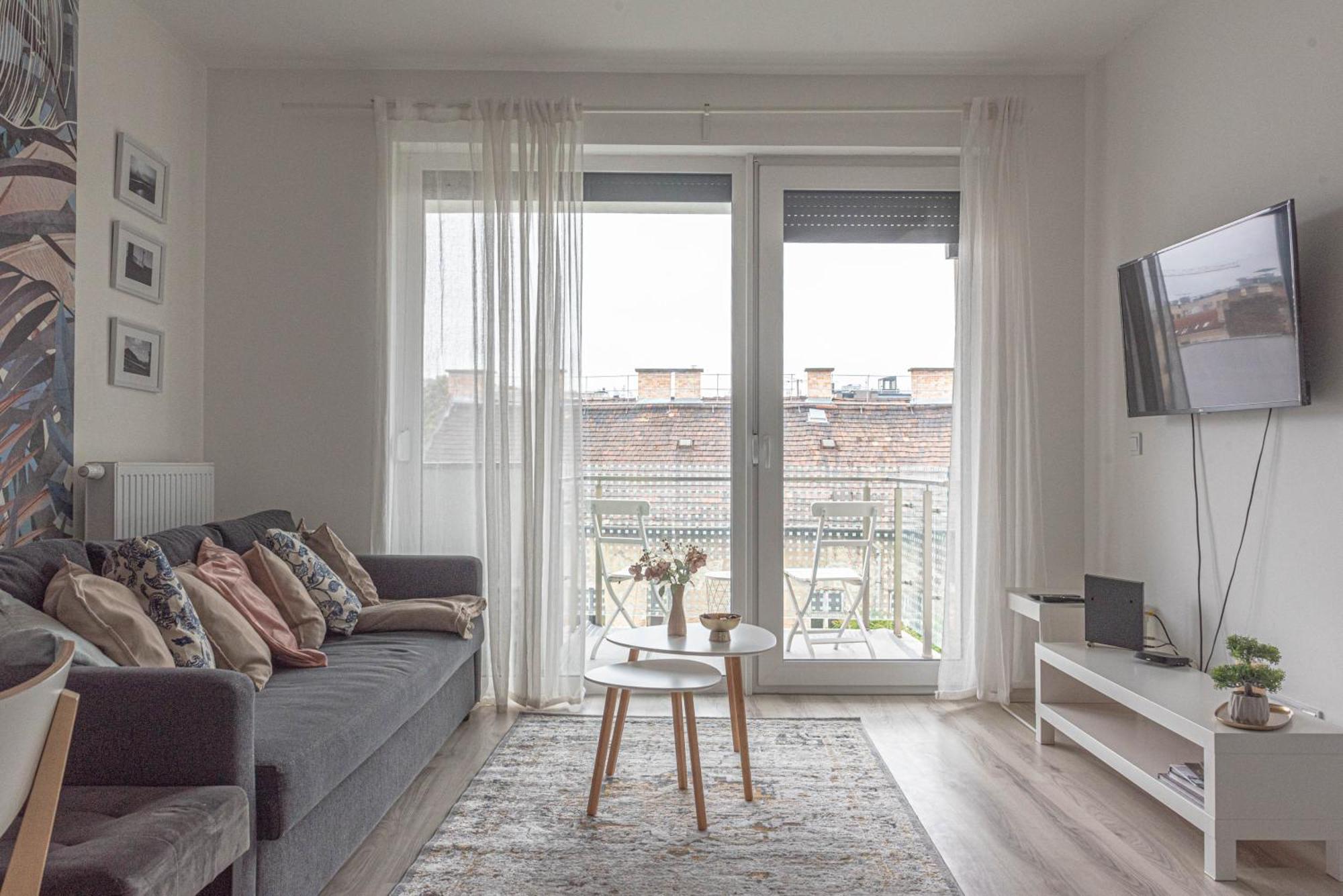 Dob36 Apartment With Free Private Parking And Balcony Будапеща Екстериор снимка